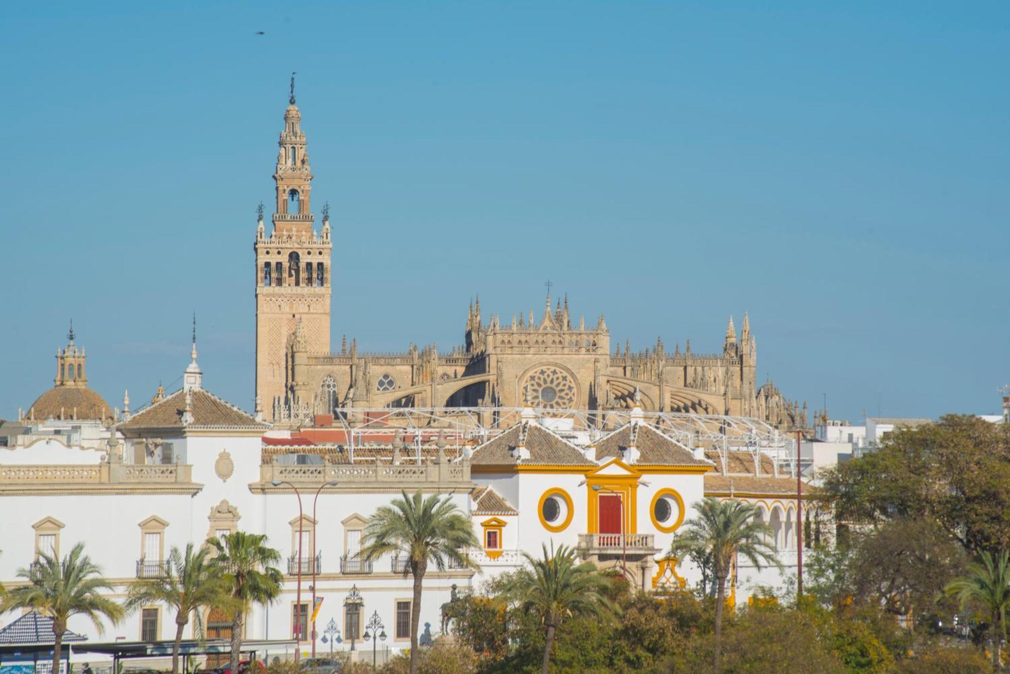 Apartamentos Luxury Puente De Triana Seville Exterior photo