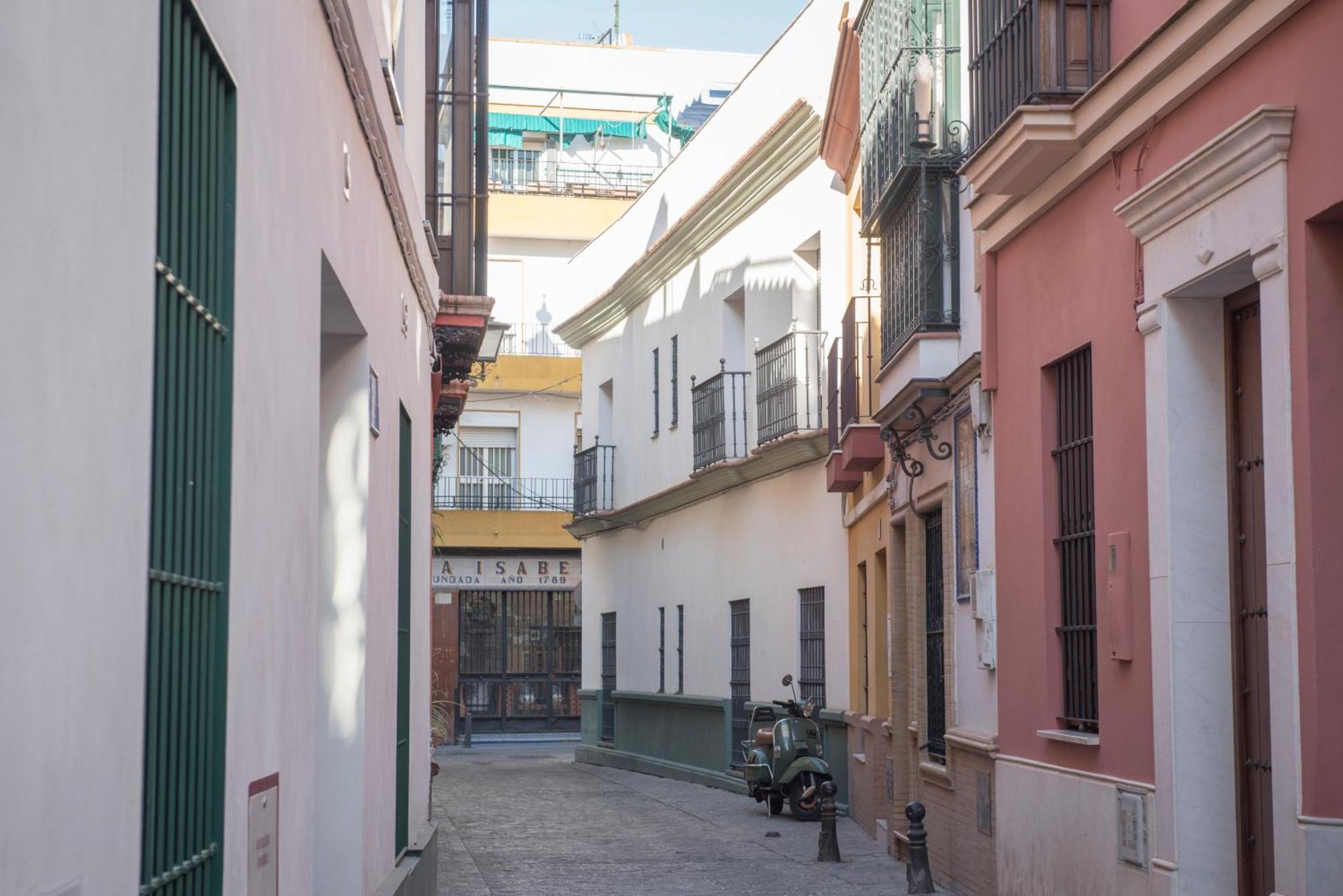 Apartamentos Luxury Puente De Triana Seville Exterior photo