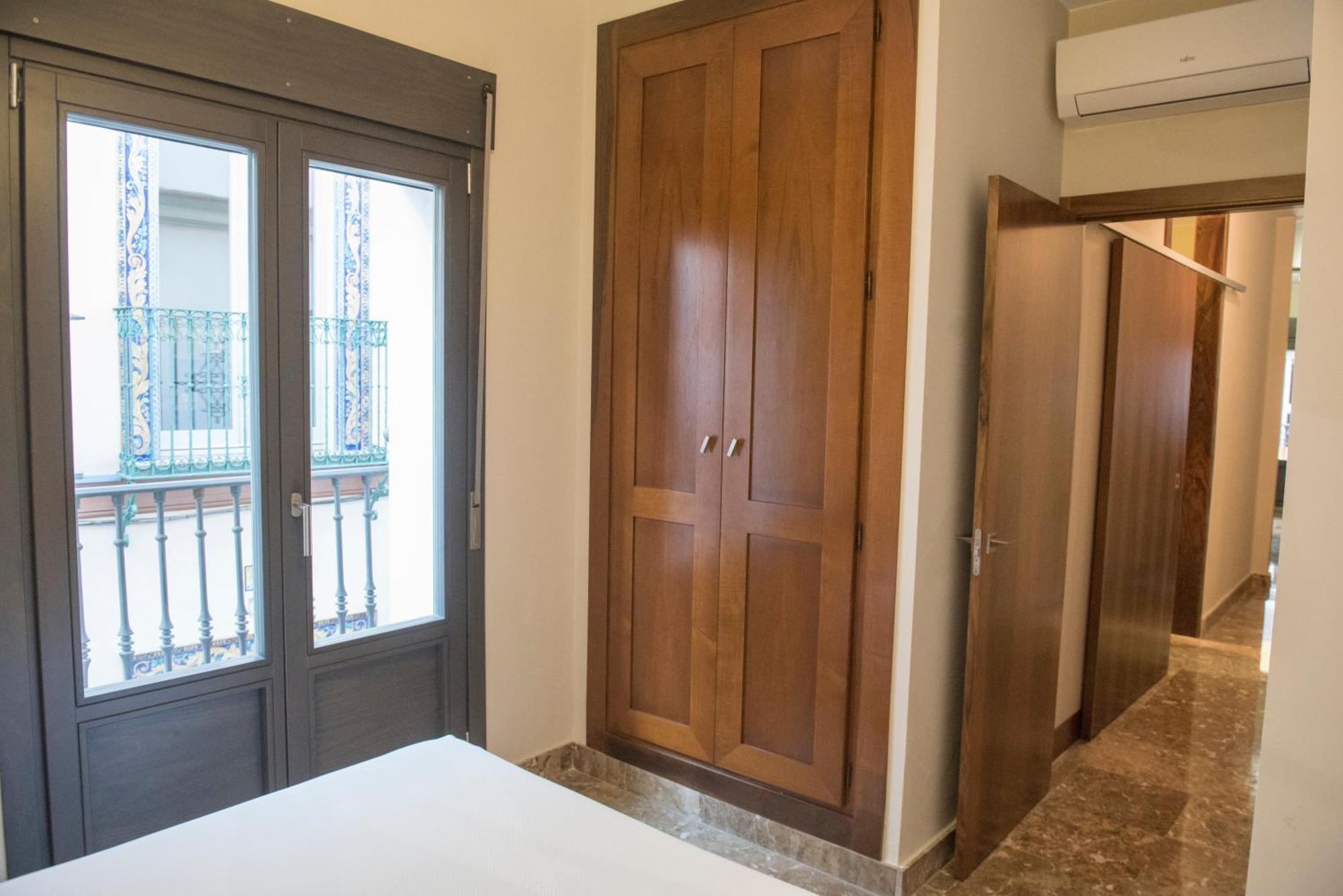 Apartamentos Luxury Puente De Triana Seville Exterior photo
