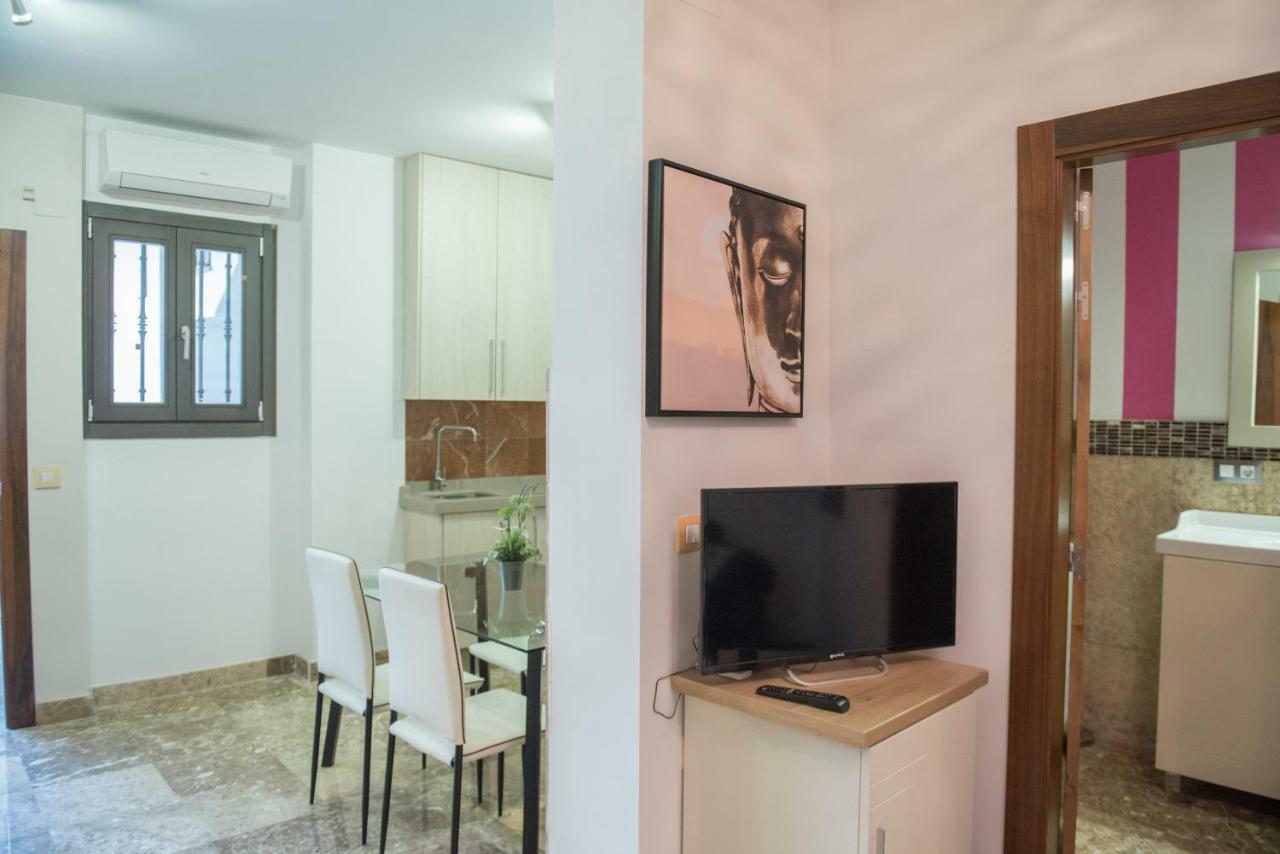 Apartamentos Luxury Puente De Triana Seville Exterior photo